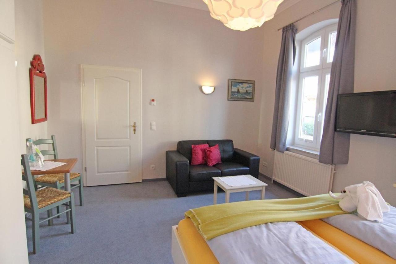 Hotel Kapitaenshaus-Lassen-Zimmer-Amistad Westerland Exteriér fotografie